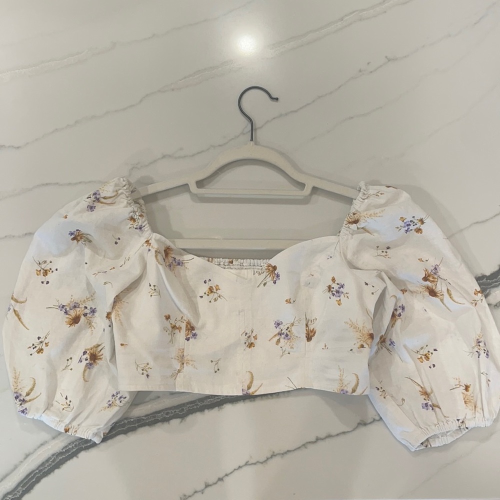 H&M Crop heart neck line puff sleeve floral shirt